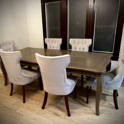 Extendable Dining Table with 6 Chairs