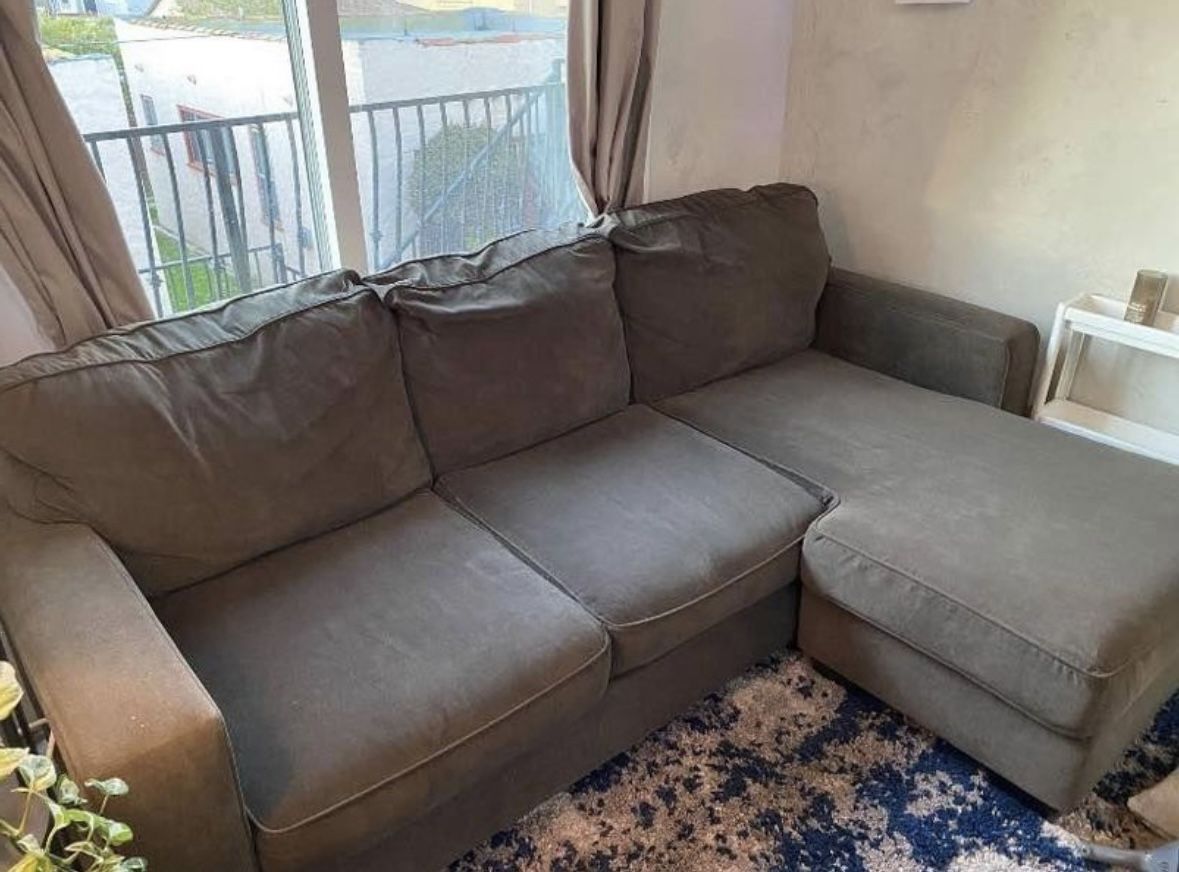 Comfy Modern Reversible Sectional Sofa