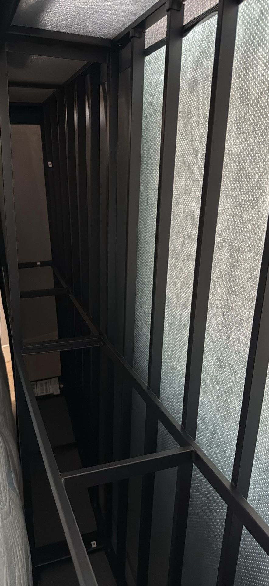 Full Size Metal Box Spring.