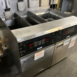 100 Lbs Giles Electric 208v dual-vat pressure fryer