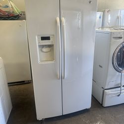 Shiny white, GE side-by-side water, and ice can deliver