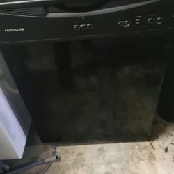FRIGIDAIRE DISHWASHER 