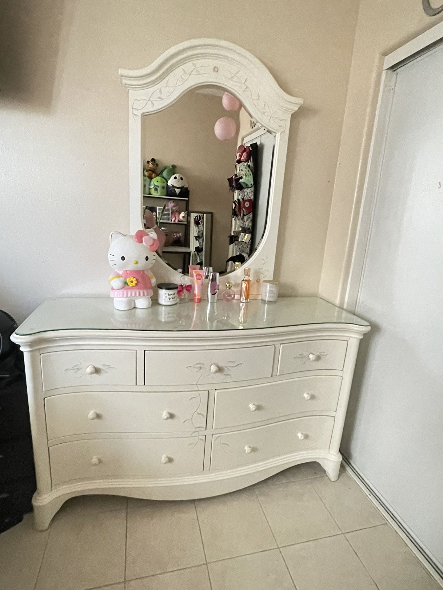 Gorgeous Full Size Bedroom Set