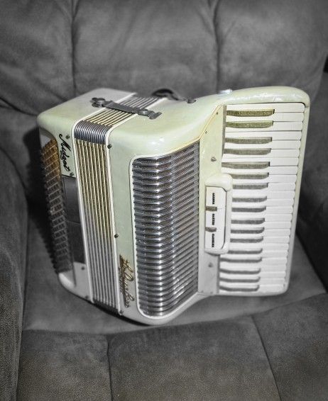 ACCORDION LODUCA BROS MIDGET ,$450