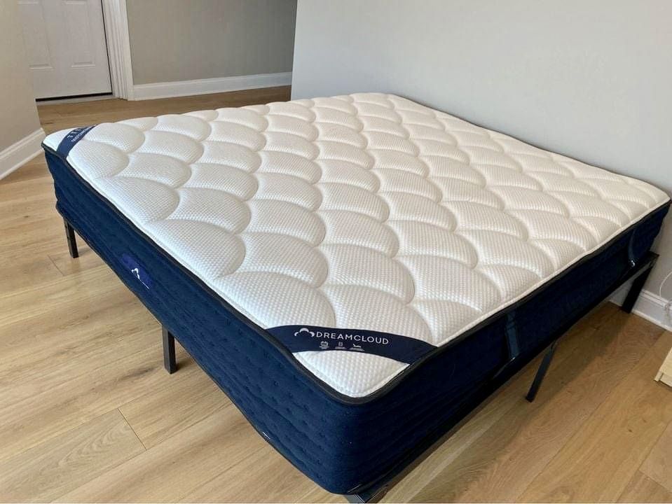 Cal King DreamCloud Mattress *delivery* for Sale in Enterprise, NV