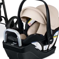 Britax Willow Brook S+  Car seat And Base 