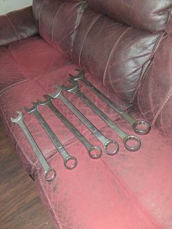 WRENCHES VERY BIG , PITTSBURGH CHIN