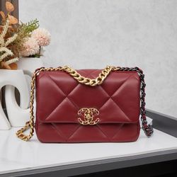Chanel platinum 19bag||| A super beautiful Snow White, black gold super beautiful, red festive, versatile and fashionable, a soft Chanel 19bag, really