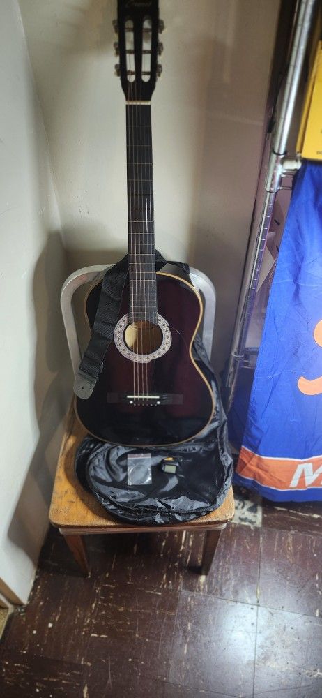 Beginners Guitar Crescent With Bag And Mt-21 