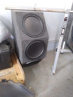 3 12in subwoofers in box