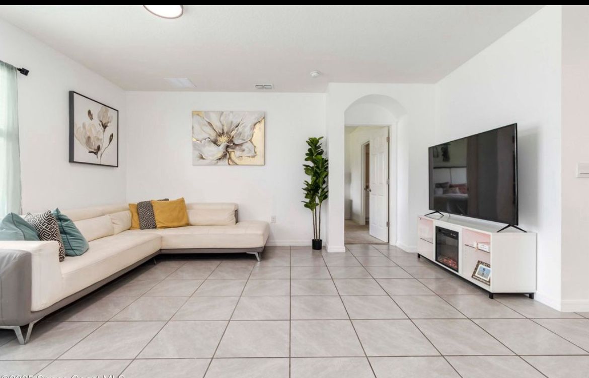 Sectional Rooms To Go White Sofa