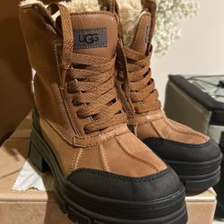 Womans Ugg Snow Boots 