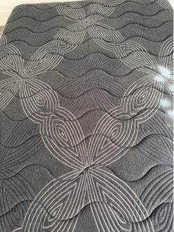 Full size mattress ( barely used)