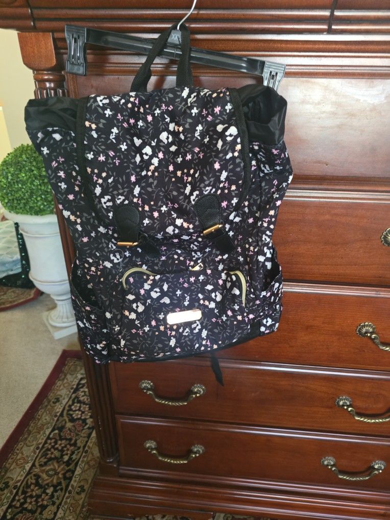 Jessie Simpson. Backpacket