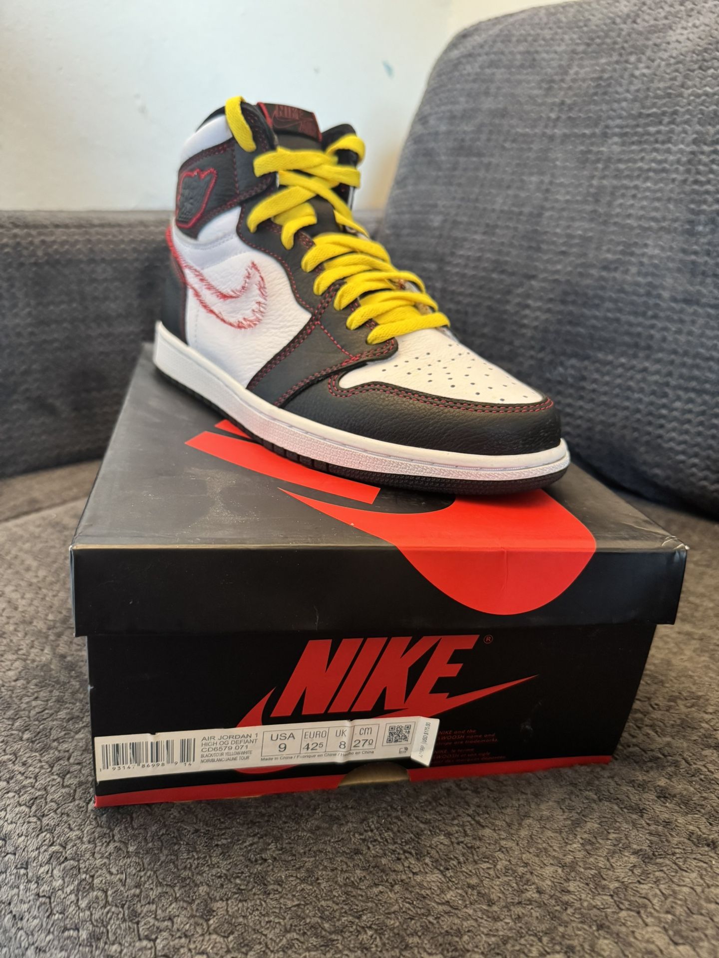 Air Jordan 1 High OG “Tour Yellow” Size 9.