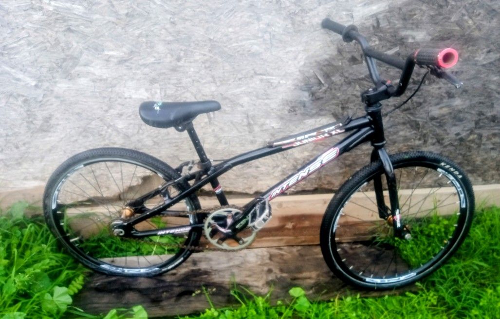 Junior XL INTENSE BMX BIKE. Excellent condition. 