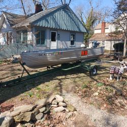 Fishing Boat Deep hull w/Trailer and Motor