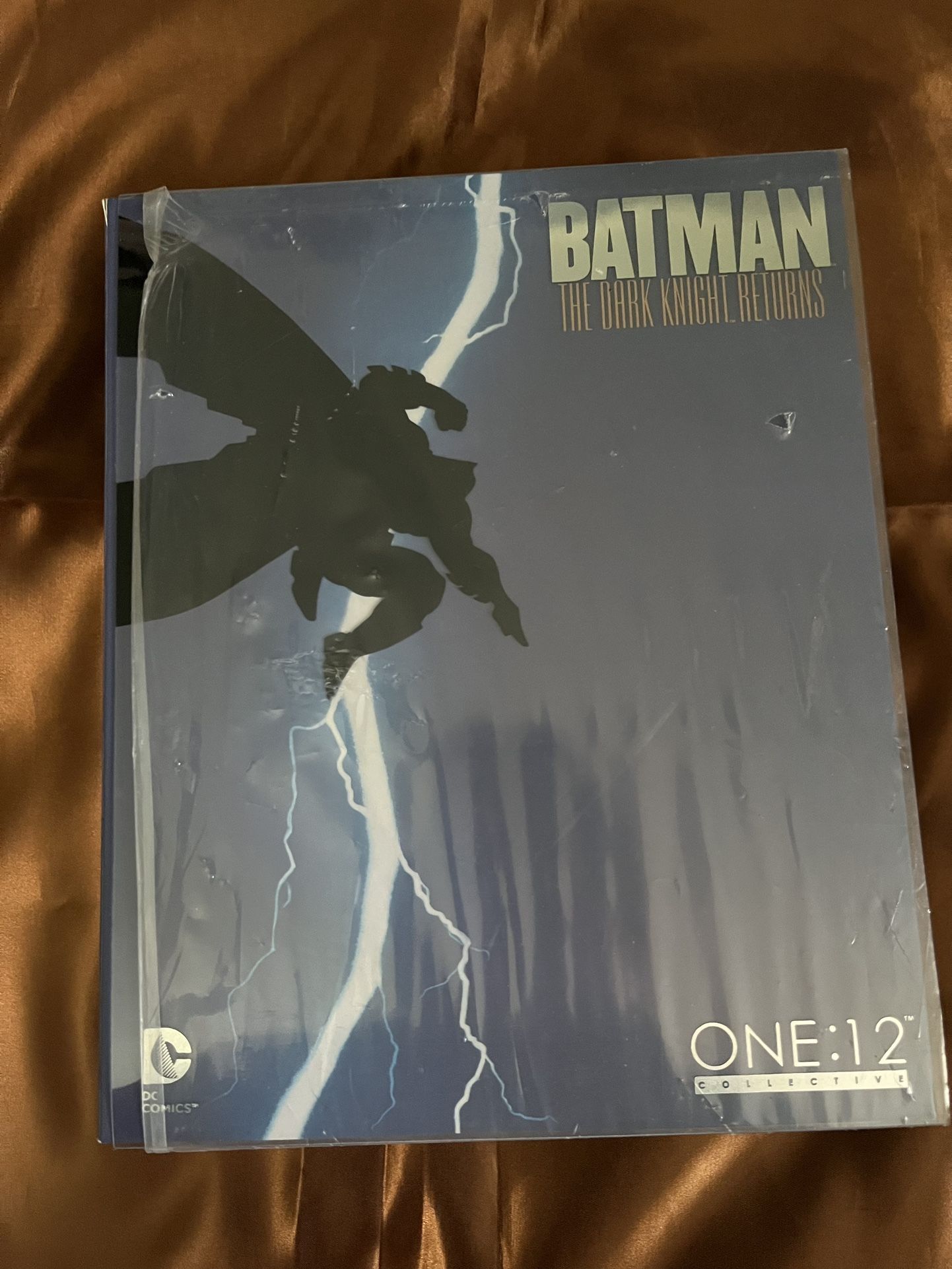 Mezco One:12 Batman The Dark Knight Returns - black & gray variant