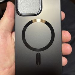 New iPhone 15 6.7 case Black with magnet guard 