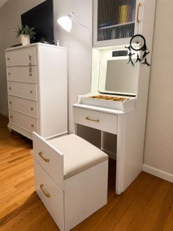 Vanity desk