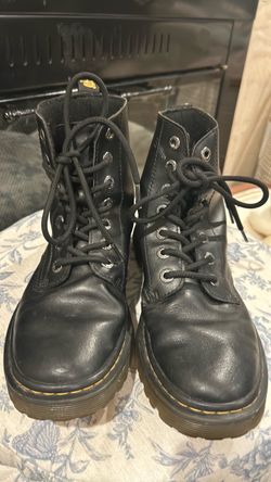 Dr. Martens Luana Size 7 usa L