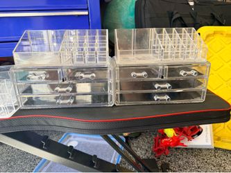 Makeup displays - clear