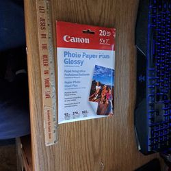 NEW- Canon 20  5x7"  Photo Paper Plus  Glossy 