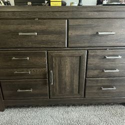 Queen Size Bedroom Set
