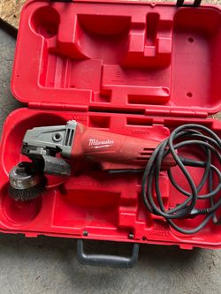 MILWAUKEE 4-1/2" Small Angle Grinder Paddle Corded With Case 6147-31 11A