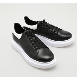 ALEXANDER McQUEEN OVERSIZE SNEAKERS IN LARRY LEATHER,BLACK/WHITE SZ 42 /9 US .
