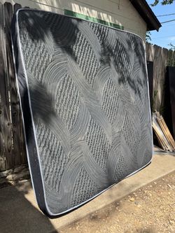 KING SIZE MATTRESS 76” x 80”