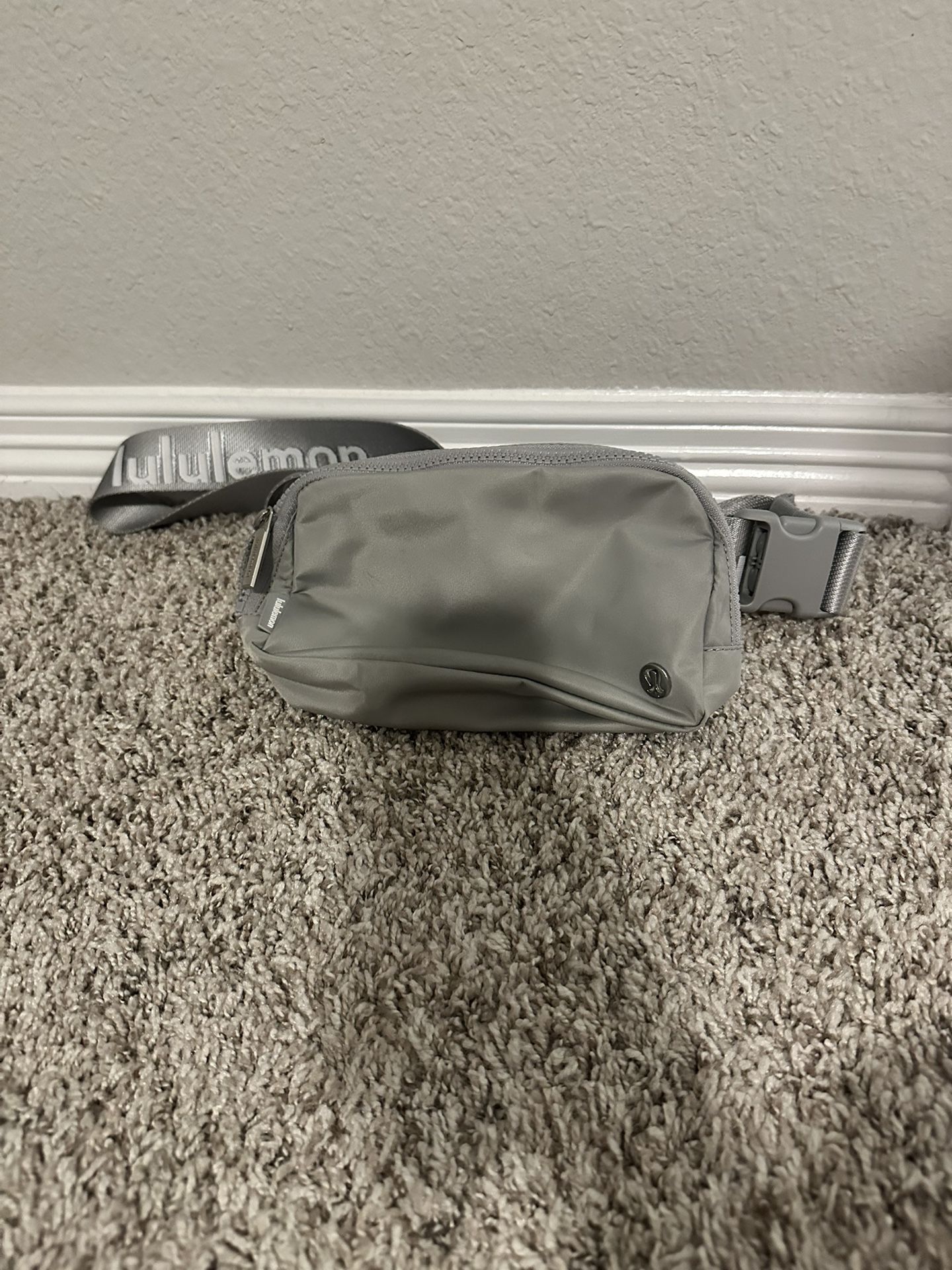 Lululemon grey Everywhere Belt Bag 1L
