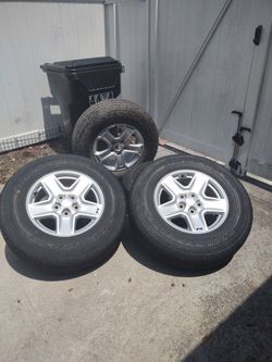 Jeep Gladiator rims and tires.