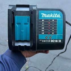 Makita Charger