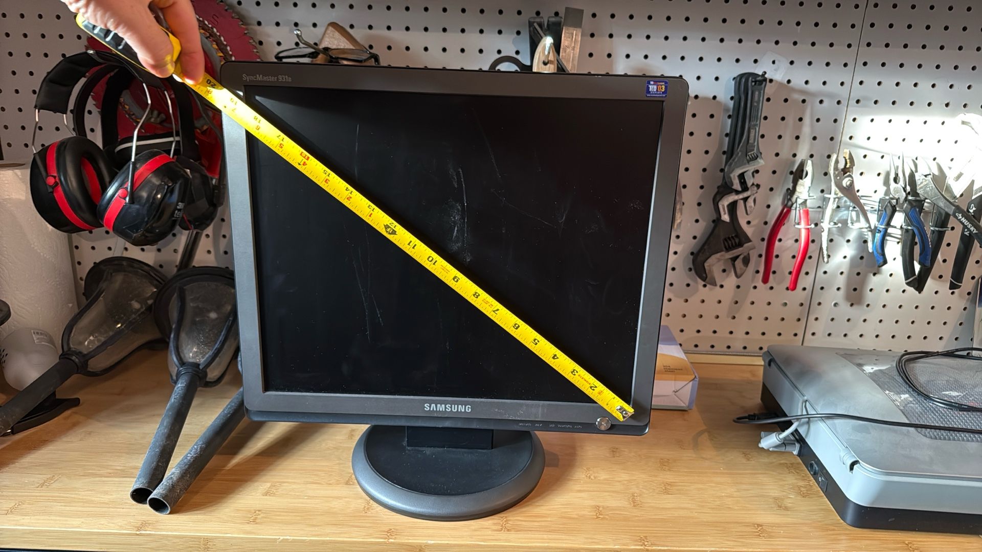 19” Monitor