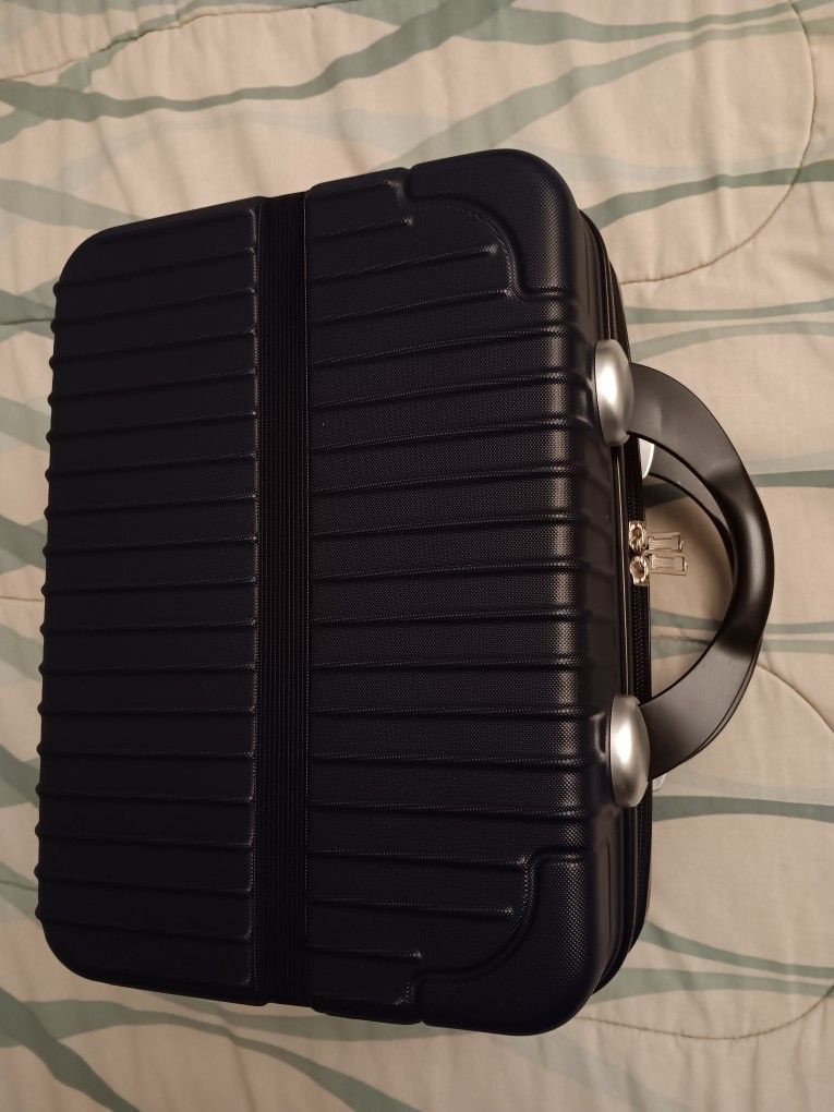 Brand New Petite Carrying On Case Vanity Bag Cosmetics Medical Equipment Make Up Personal Effects