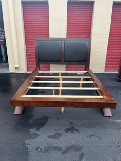 QUEEN PLATFORM BEDROOM SET with mattress