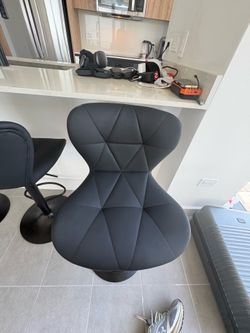 BARSTOOL CHAIRS- brand new only had for 2 months never used