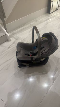 Nuna Pipa Lite Infant Car Seat + Base | Lightweight, Excellent Condition