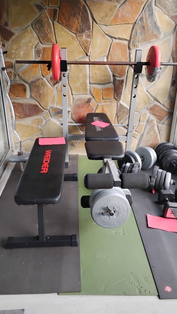 Gym set, 2 benches, 1 Z-bar, and dumbbells. Good condition.
Moving sale.