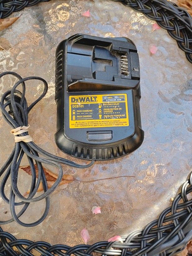 DeWalt Battery Charger 12v-20v Lithium Ion Battery Charger