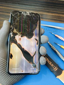 iPhone X cracked screen