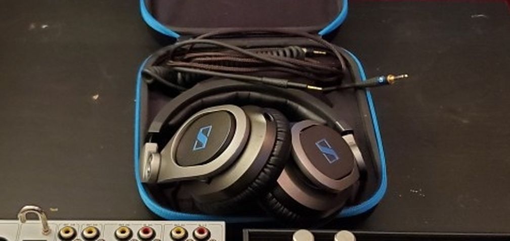 Serato SL-3 , Traktor Audio 8 Dj, Sennheiser HD 8 DJ Headphones