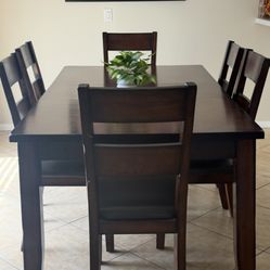 🪑✨ Table & Chairs for Sale – Great Condition! 🛋️💸