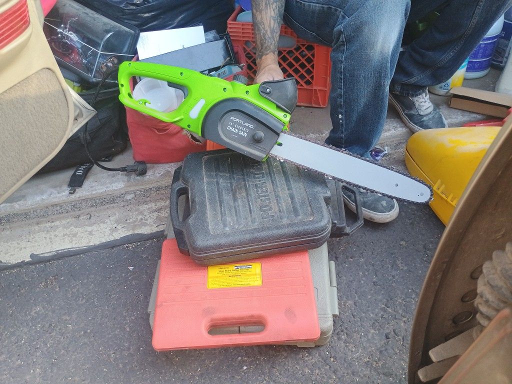 Portland Electric Chain Saw