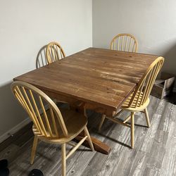 Dining table with leaf extension