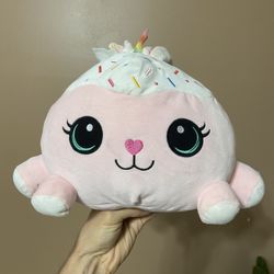 Smoochy Pal Cupcake Pillow Plushie