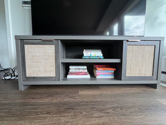 Tv media stand