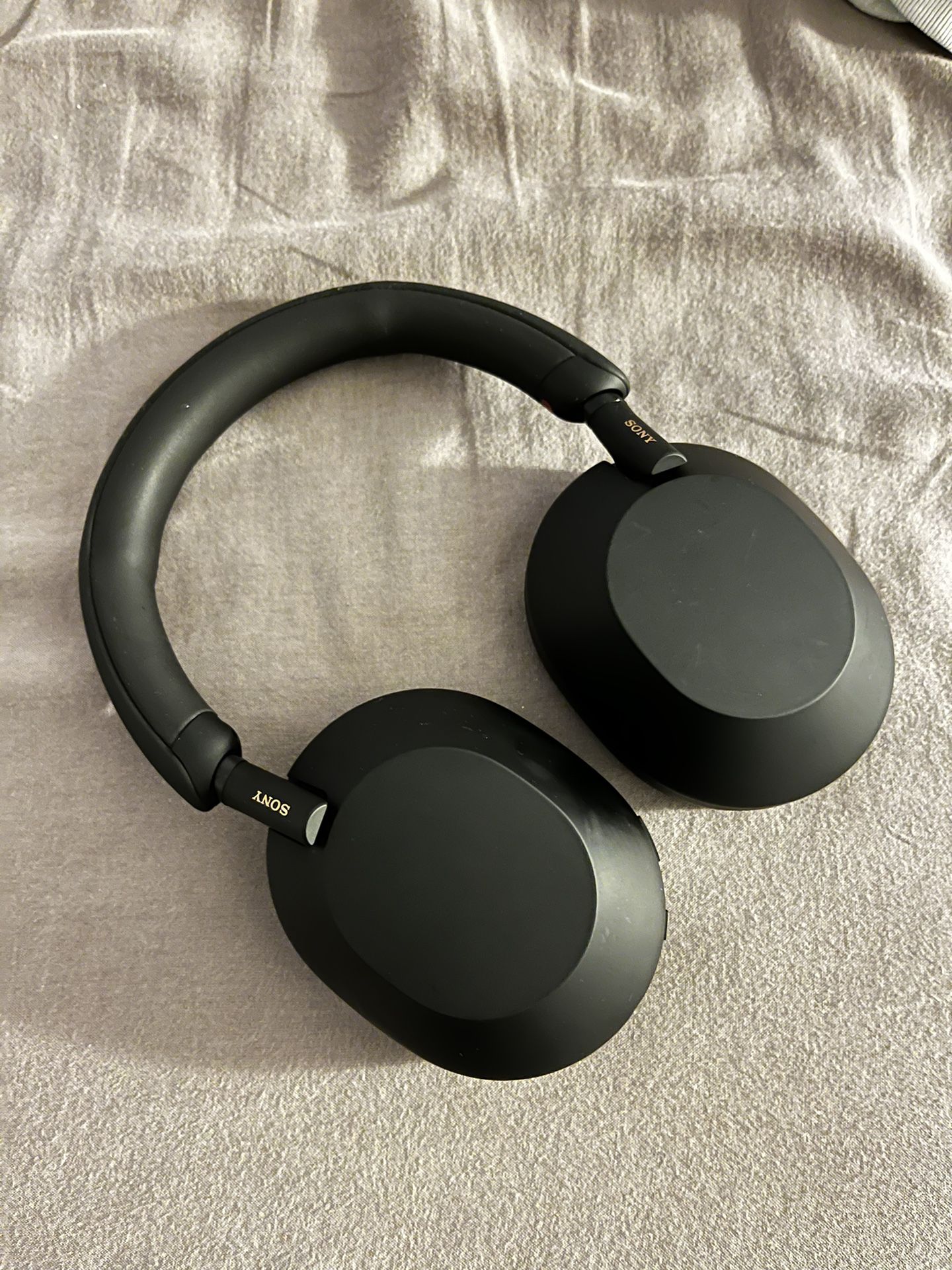 Black Sony WH-1000XM5 (XM5)