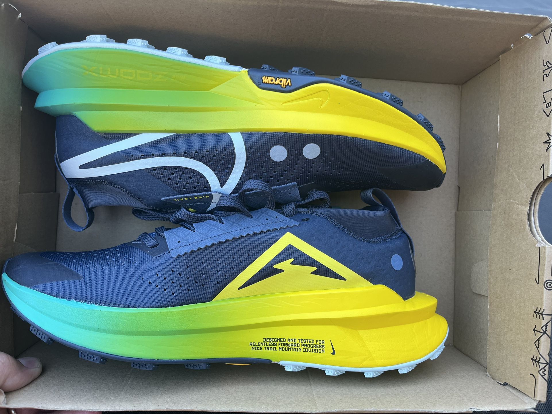 Nike Womens 10 Trail Shoe